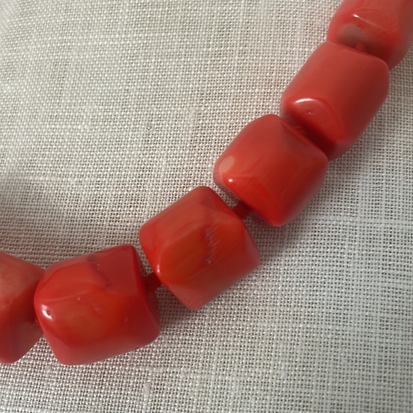 Nest 22k gold plated red coral necklace - Picture 4 of 4